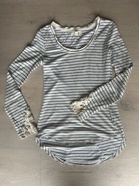 Black Swan White & Navy Striped Lace-Cuff Long Sleeve Tee